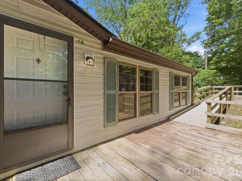 154 Ridgedale Road, Candler, NC 28715.  MLS# CAR4384340, YatesRealty ID 24626. 