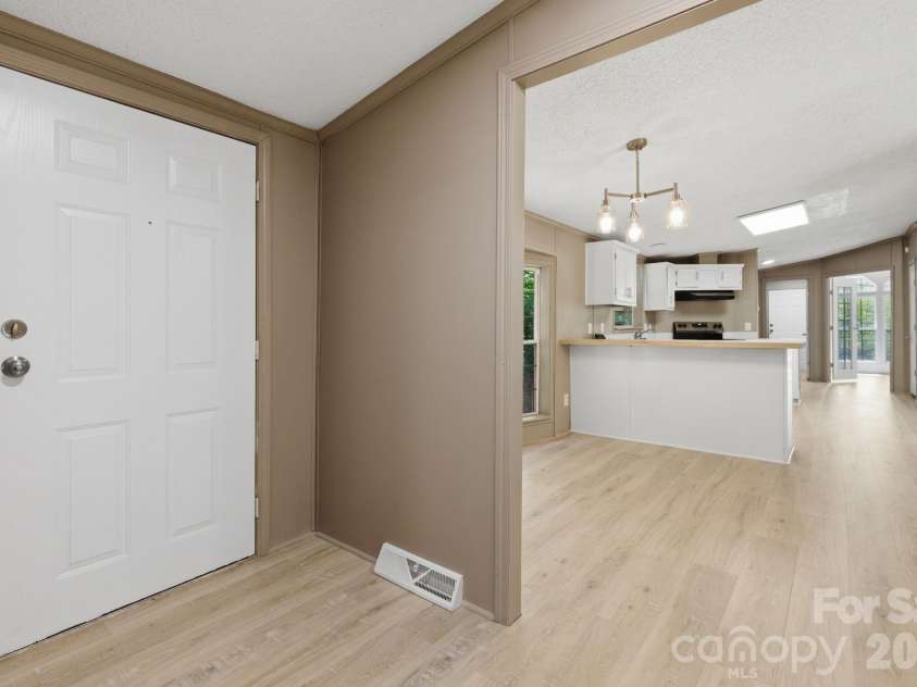 154 Ridgedale Road, Candler, NC 28715.  MLS# CAR4384340, YatesRealty ID 24626. 
