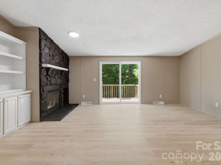154 Ridgedale Road, Candler, NC 28715.  MLS# CAR4384340, YatesRealty ID 24626. 
