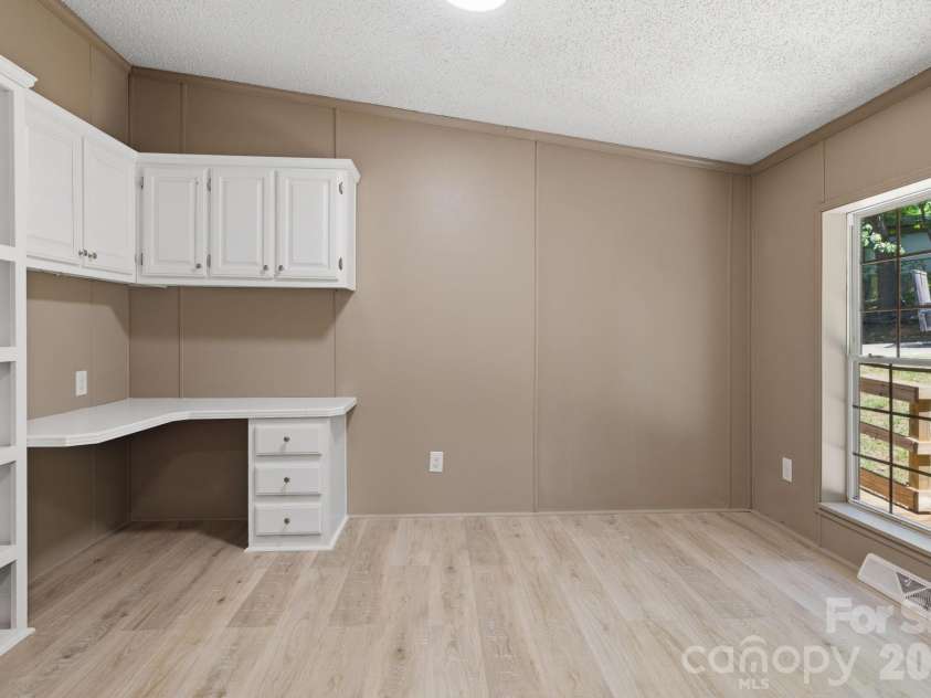 154 Ridgedale Road, Candler, NC 28715.  MLS# CAR4384340, YatesRealty ID 24626. 
