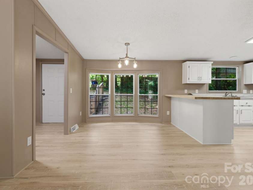 154 Ridgedale Road, Candler, NC 28715.  MLS# CAR4384340, YatesRealty ID 24626. 