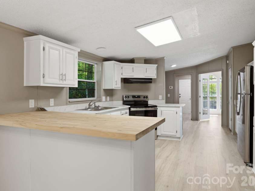 154 Ridgedale Road, Candler, NC 28715.  MLS# CAR4384340, YatesRealty ID 24626. 