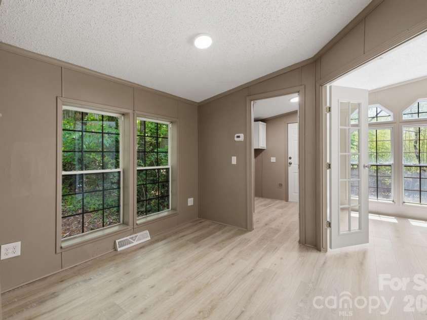 154 Ridgedale Road, Candler, NC 28715.  MLS# CAR4384340, YatesRealty ID 24626. 