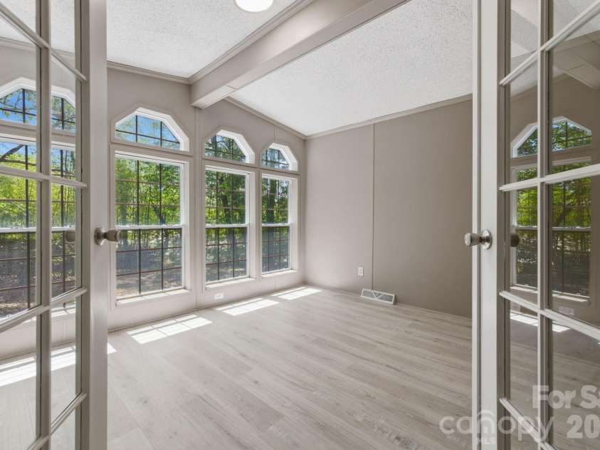 154 Ridgedale Road, Candler, NC 28715.  MLS# CAR4384340, YatesRealty ID 24626. 