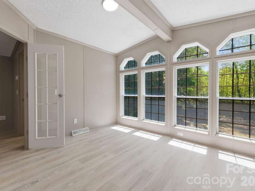 154 Ridgedale Road, Candler, NC 28715.  MLS# CAR4384340, YatesRealty ID 24626. 