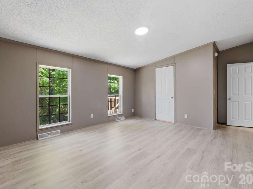 154 Ridgedale Road, Candler, NC 28715.  MLS# CAR4384340, YatesRealty ID 24626. 