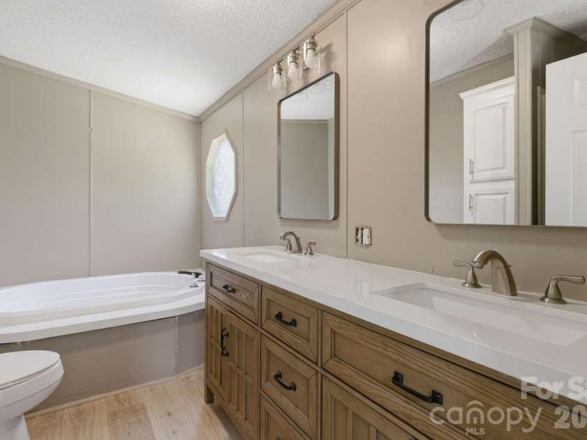 154 Ridgedale Road, Candler, NC 28715.  MLS# CAR4384340, YatesRealty ID 24626. 