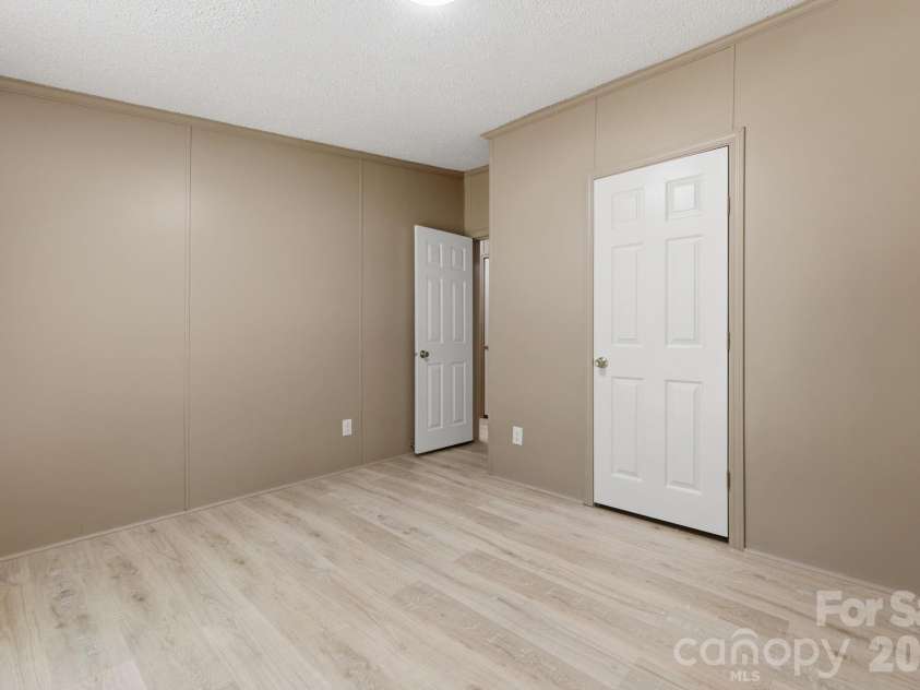 154 Ridgedale Road, Candler, NC 28715.  MLS# CAR4384340, YatesRealty ID 24626. 