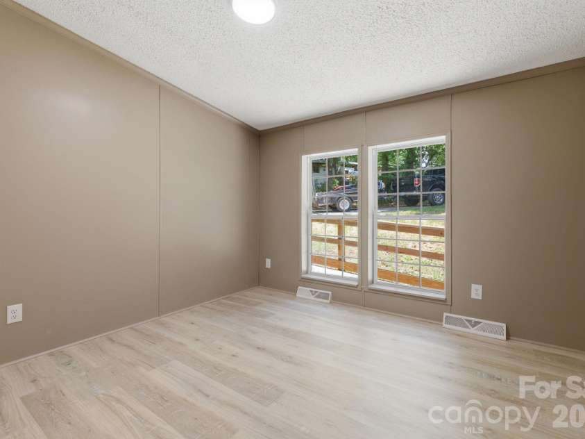 154 Ridgedale Road, Candler, NC 28715.  MLS# CAR4384340, YatesRealty ID 24626. 