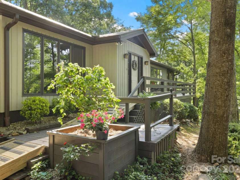 56 Cardinal Circle, Tryon, NC 28782.  MLS# CAR4273292, YatesRealty ID 24627. 