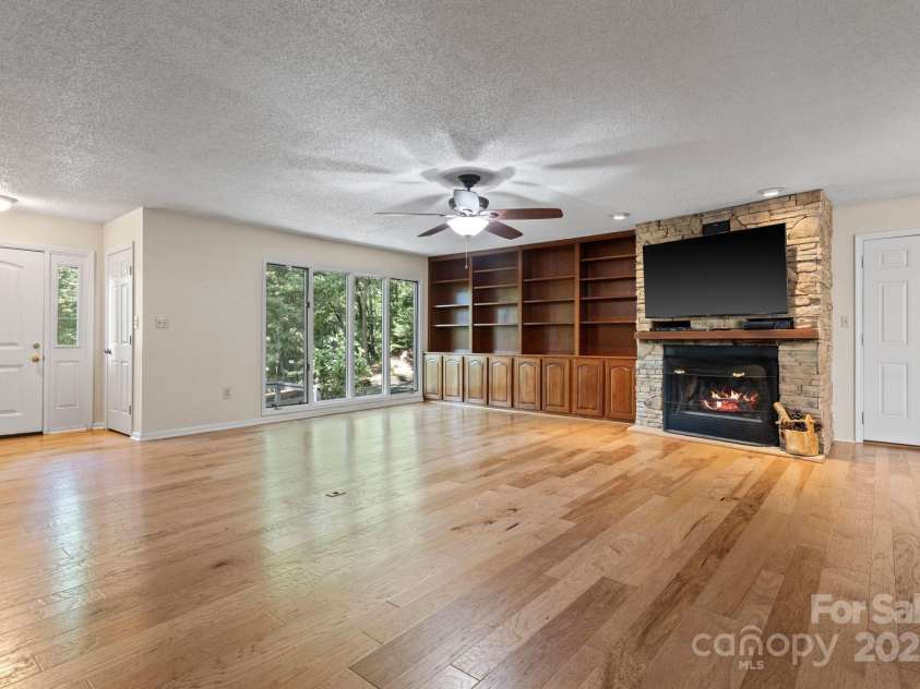 56 Cardinal Circle, Tryon, NC 28782.  MLS# CAR4273292, YatesRealty ID 24627. 