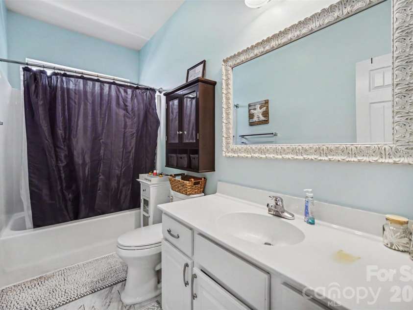 11539 Baystone Place, Concord, NC 28025.  MLS# CAR4382535, YatesRealty ID 24628. Upstairs full bathroom