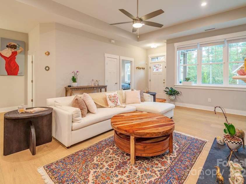 64 Creekside View Drive, Asheville, NC 28804.  MLS# CAR4273866, YatesRealty ID 24628. 