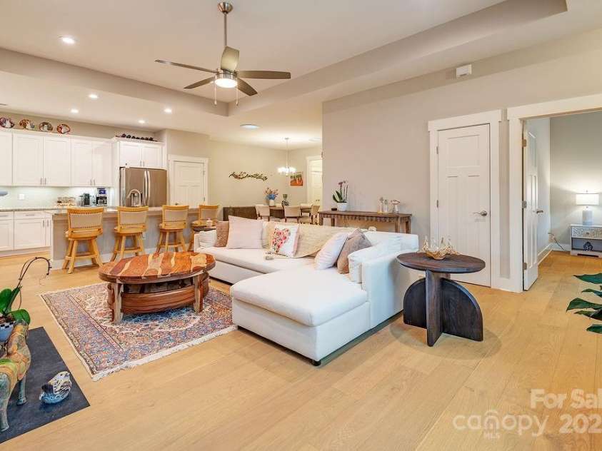 64 Creekside View Drive, Asheville, NC 28804.  MLS# CAR4273866, YatesRealty ID 24628. 