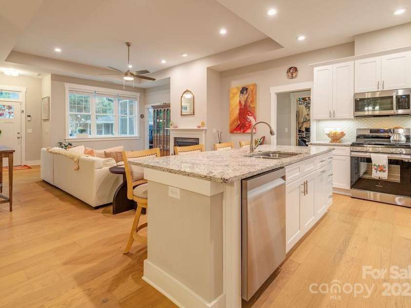 64 Creekside View Drive, Asheville, NC 28804.  MLS# CAR4273866, YatesRealty ID 24628. 