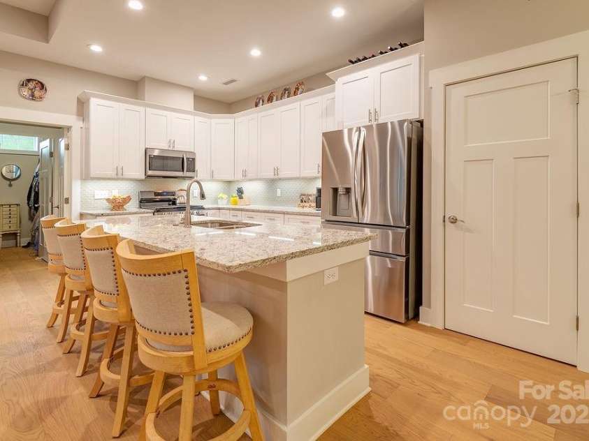 64 Creekside View Drive, Asheville, NC 28804.  MLS# CAR4273866, YatesRealty ID 24628. 