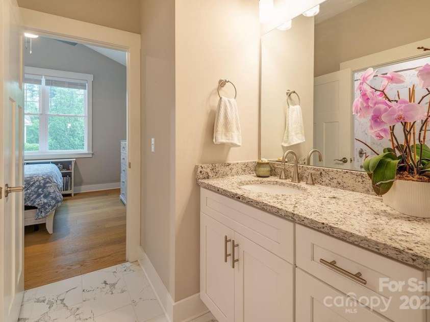 64 Creekside View Drive, Asheville, NC 28804.  MLS# CAR4273866, YatesRealty ID 24628. 