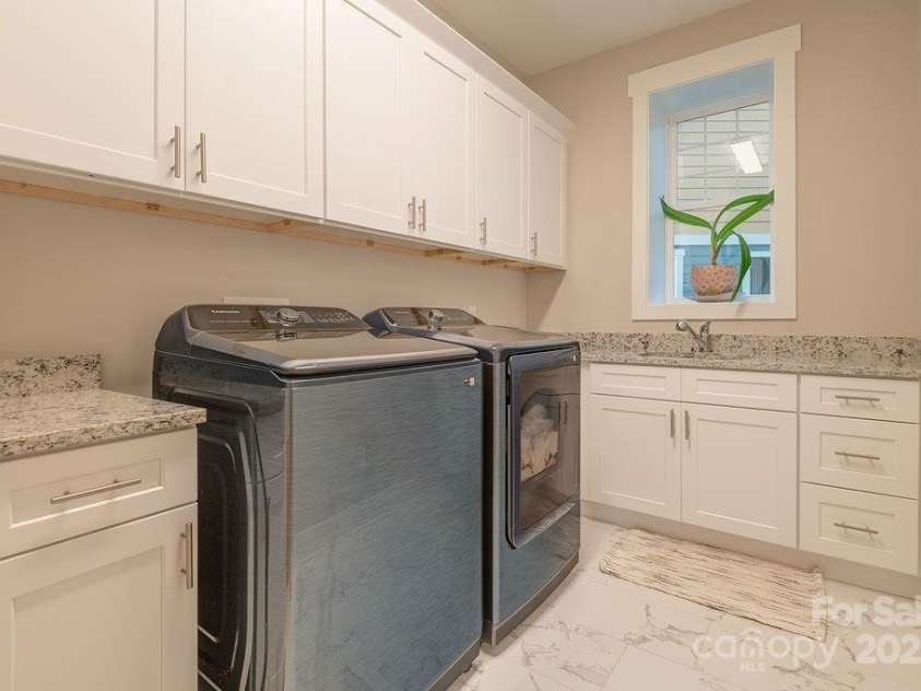 64 Creekside View Drive, Asheville, NC 28804.  MLS# CAR4273866, YatesRealty ID 24628. 