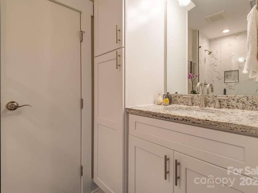 64 Creekside View Drive, Asheville, NC 28804.  MLS# CAR4273866, YatesRealty ID 24628. 