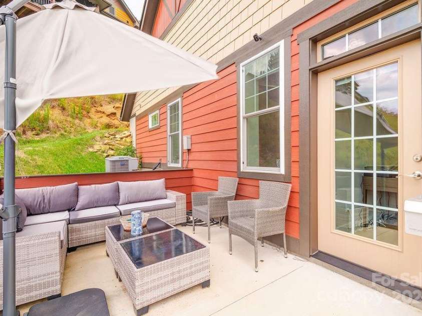 64 Creekside View Drive, Asheville, NC 28804.  MLS# CAR4273866, YatesRealty ID 24628. 