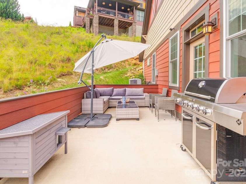 64 Creekside View Drive, Asheville, NC 28804.  MLS# CAR4273866, YatesRealty ID 24628. 