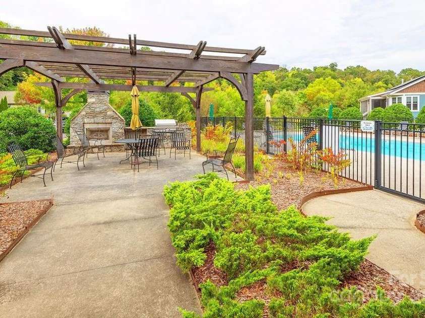 64 Creekside View Drive, Asheville, NC 28804.  MLS# CAR4273866, YatesRealty ID 24628. 