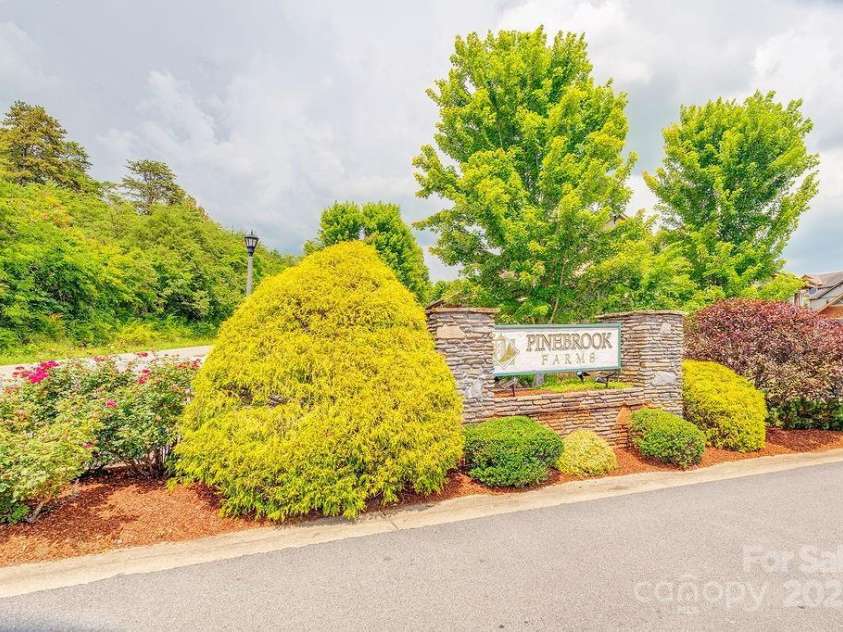 64 Creekside View Drive, Asheville, NC 28804.  MLS# CAR4273866, YatesRealty ID 24628. 