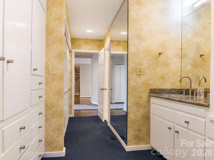 5101 Gorham Drive, Charlotte, NC 28226.  MLS# CAR4345507, YatesRealty ID 2463. 