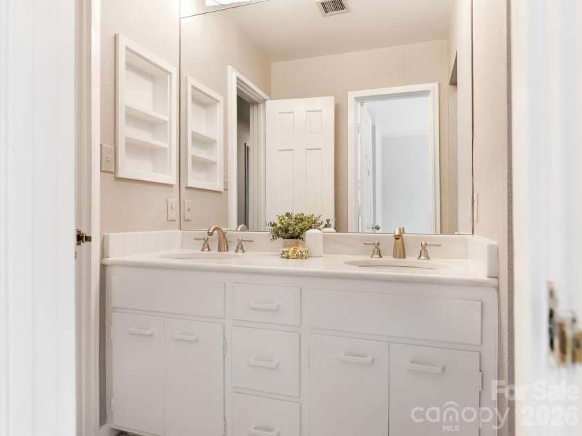 5101 Gorham Drive, Charlotte, NC 28226.  MLS# CAR4345507, YatesRealty ID 2463. 