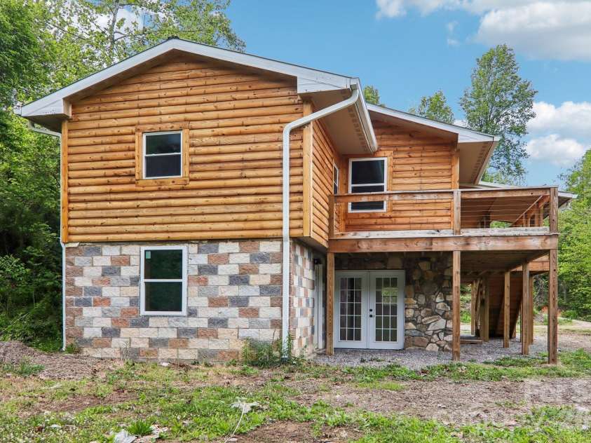 137 Red Maple Lane, Burnsville, NC 28714.  MLS# CAR4376573, YatesRealty ID 24630. 