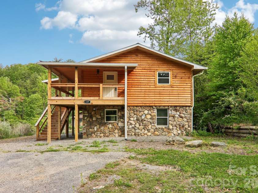 137 Red Maple Lane, Burnsville, NC 28714.  MLS# CAR4376573, YatesRealty ID 24630. 