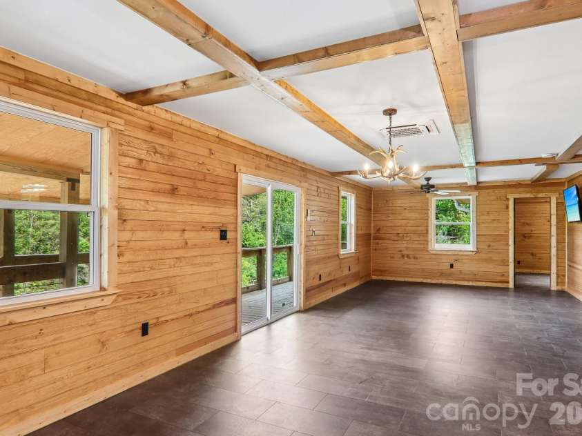 137 Red Maple Lane, Burnsville, NC 28714.  MLS# CAR4376573, YatesRealty ID 24630. 