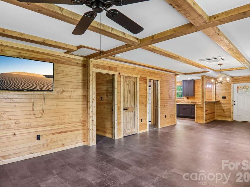 137 Red Maple Lane, Burnsville, NC 28714.  MLS# CAR4376573, YatesRealty ID 24630. 