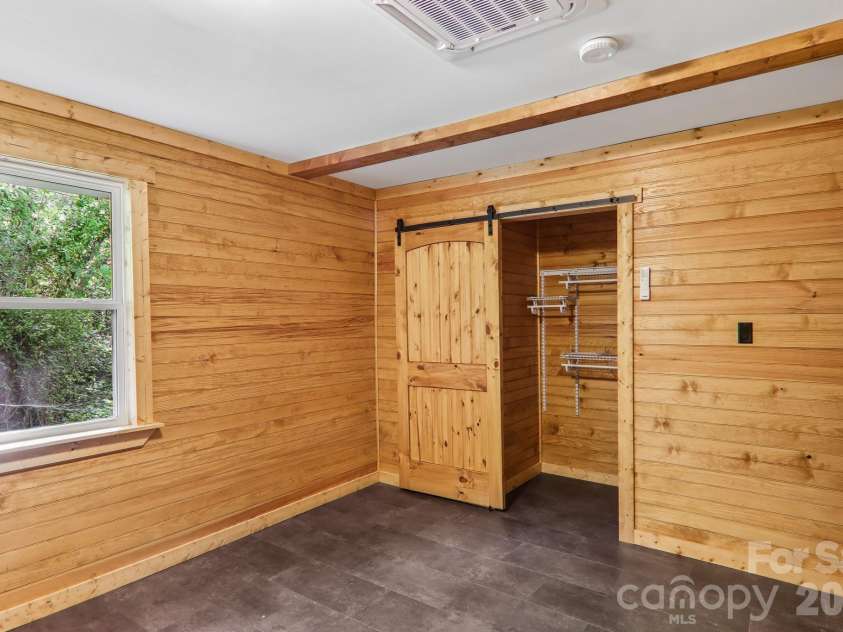 137 Red Maple Lane, Burnsville, NC 28714.  MLS# CAR4376573, YatesRealty ID 24630. 
