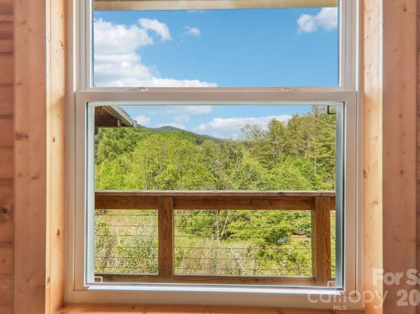137 Red Maple Lane, Burnsville, NC 28714.  MLS# CAR4376573, YatesRealty ID 24630. 