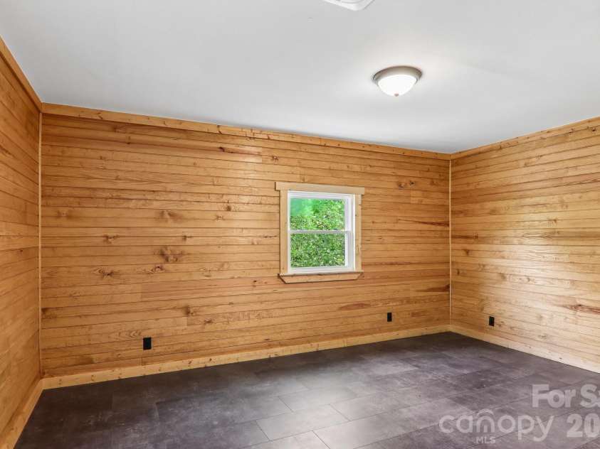 137 Red Maple Lane, Burnsville, NC 28714.  MLS# CAR4376573, YatesRealty ID 24630. 