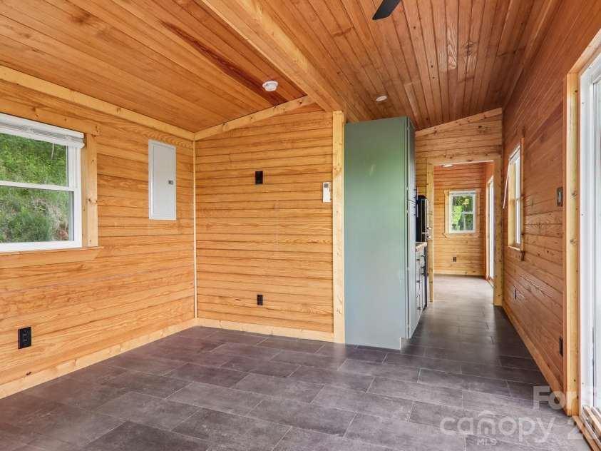 137 Red Maple Lane, Burnsville, NC 28714.  MLS# CAR4376573, YatesRealty ID 24630. 