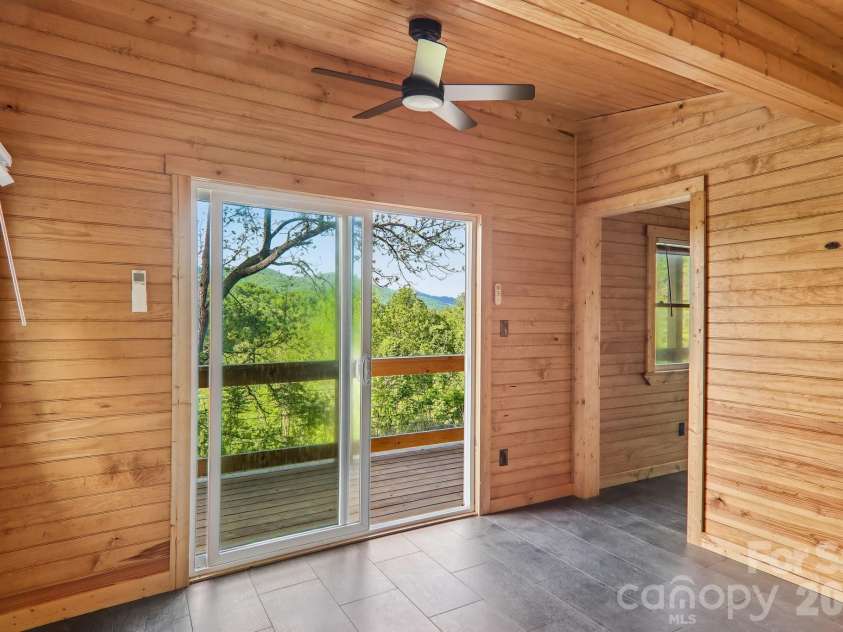 137 Red Maple Lane, Burnsville, NC 28714.  MLS# CAR4376573, YatesRealty ID 24630. 