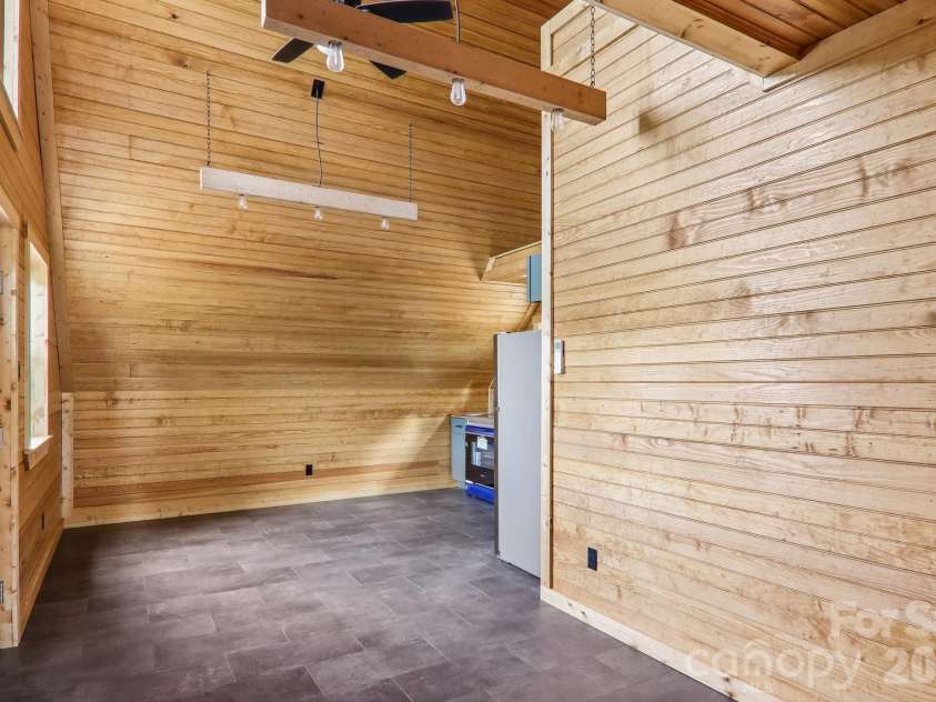 137 Red Maple Lane, Burnsville, NC 28714.  MLS# CAR4376573, YatesRealty ID 24630. 