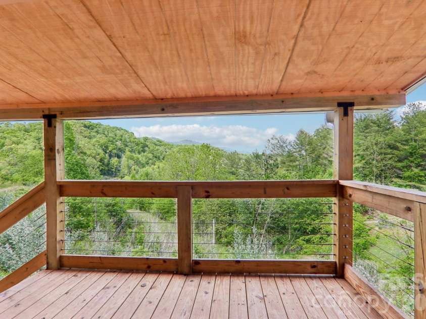 137 Red Maple Lane, Burnsville, NC 28714.  MLS# CAR4376573, YatesRealty ID 24630. 