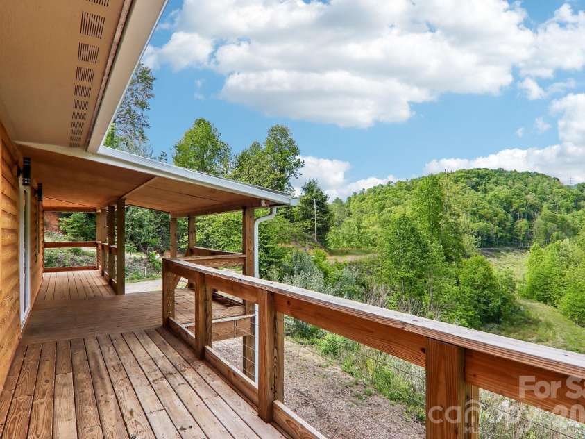 137 Red Maple Lane, Burnsville, NC 28714.  MLS# CAR4376573, YatesRealty ID 24630. 