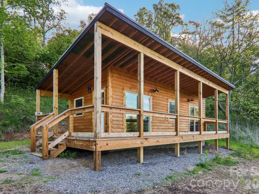 137 Red Maple Lane, Burnsville, NC 28714.  MLS# CAR4376573, YatesRealty ID 24630. 
