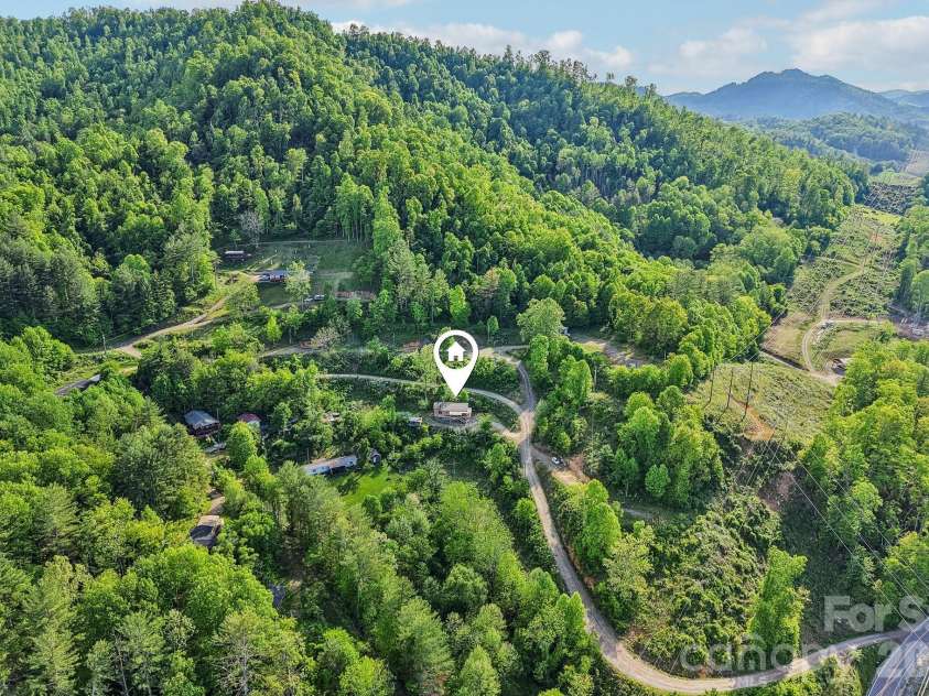 137 Red Maple Lane, Burnsville, NC 28714.  MLS# CAR4376573, YatesRealty ID 24630. 