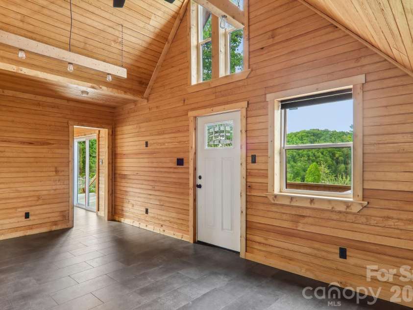 137 Red Maple Lane, Burnsville, NC 28714.  MLS# CAR4376573, YatesRealty ID 24630. 