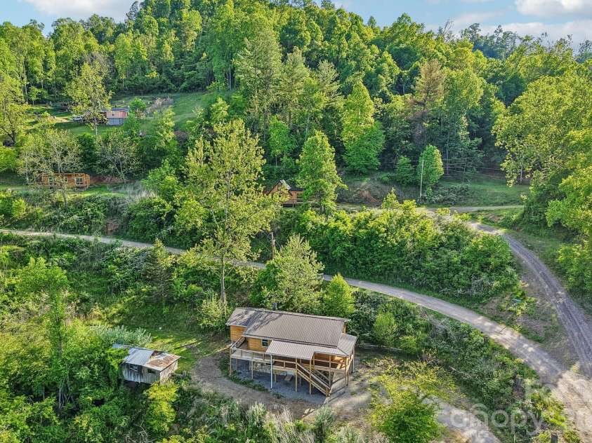 137 Red Maple Lane, Burnsville, NC 28714.  MLS# CAR4376573, YatesRealty ID 24630. 
