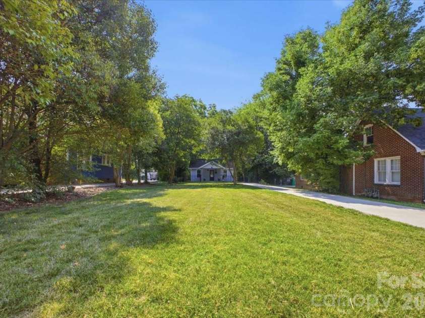 813 Walnut Avenue, Charlotte, NC 28208.  MLS# CAR4371546, YatesRealty ID 24631. 
