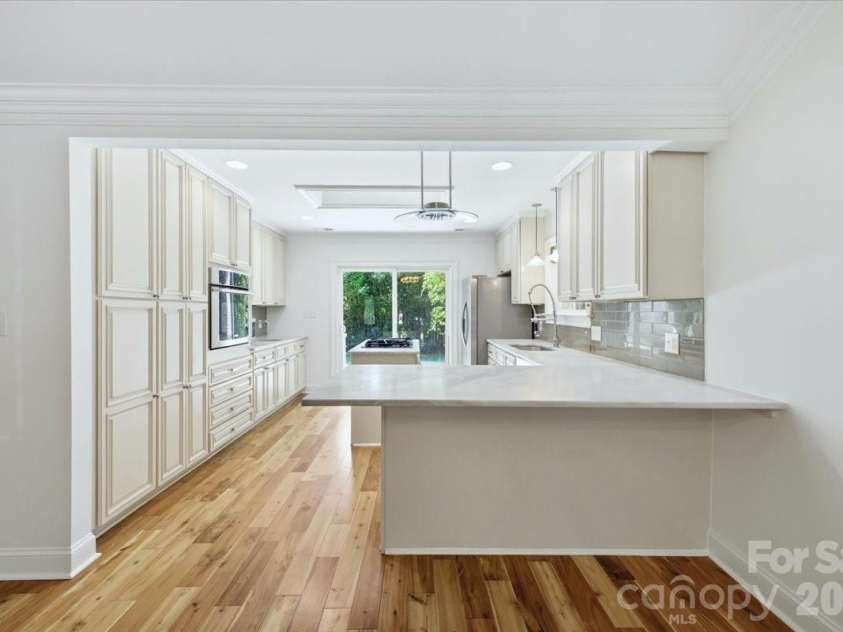 813 Walnut Avenue, Charlotte, NC 28208.  MLS# CAR4371546, YatesRealty ID 24631. 