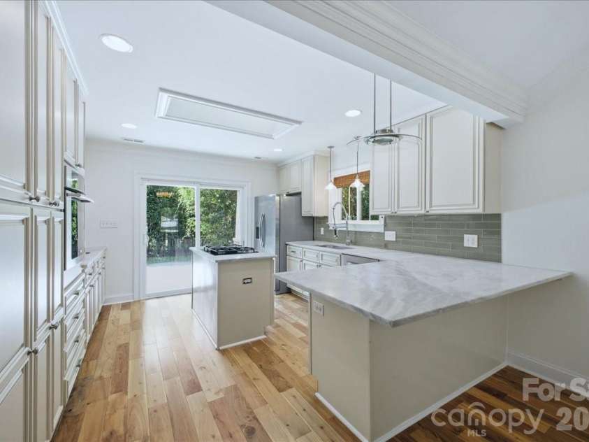 813 Walnut Avenue, Charlotte, NC 28208.  MLS# CAR4371546, YatesRealty ID 24631. 