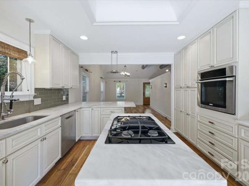 813 Walnut Avenue, Charlotte, NC 28208.  MLS# CAR4371546, YatesRealty ID 24631. 