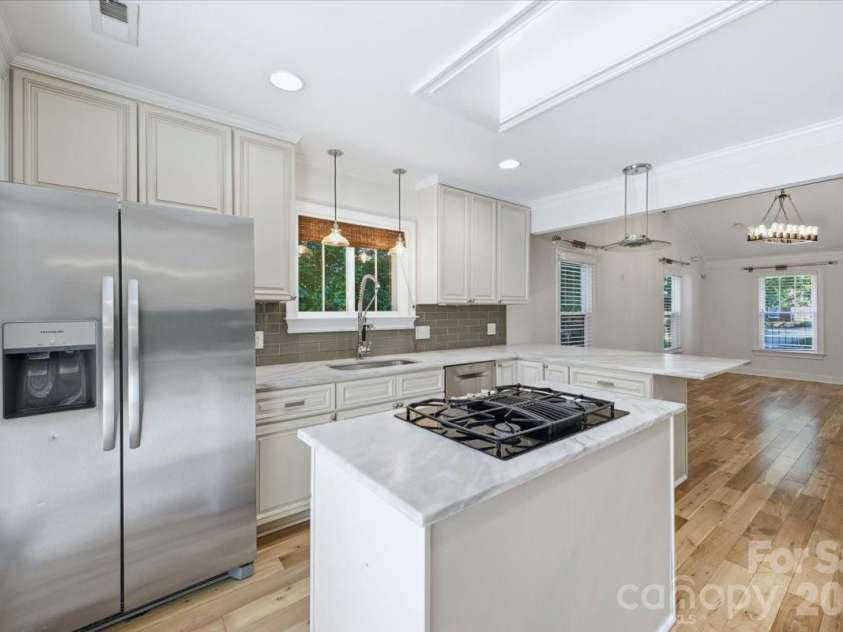 813 Walnut Avenue, Charlotte, NC 28208.  MLS# CAR4371546, YatesRealty ID 24631. 